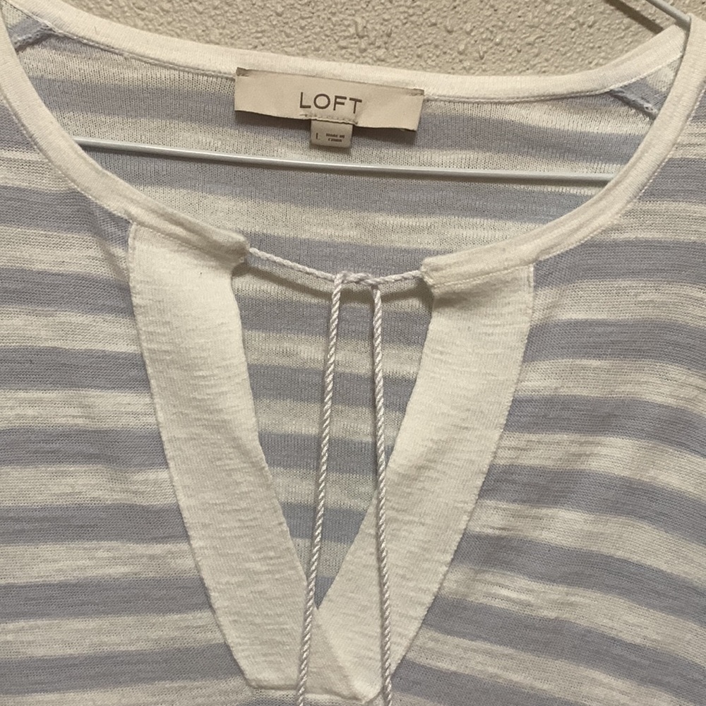 LOFT light weight summer top. Size Large. Excellent condition! - Picture 4 of 6